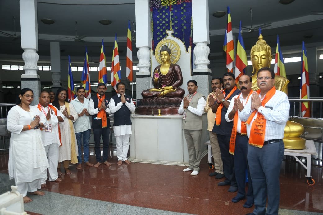 मताचे गठ्ठे पाहूनच न्याय मिळत असेलतर प्रत्येक पत्रकार एक गठ्ठा आहे - वसंत मुंडे,दीक्षाभूमी येथून उस्फुर्त प्रतिसादात पत्रकार संवाद यात्रेला सुरुवात