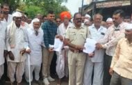 ● दुधाला किमान ४० रुपये प्रती लिट भावा साठी गणोरे येथे रास्ता रोको