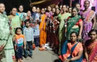 अंबड येथे महिला बचत गटाच्या वतीने सार्वजनिक उत्सवासाठी लेझीम भेट