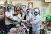 अकोले शहरातील बँक ऑफ महाराष्ट्राचे गुणवंत शाखा अधिकारी मंगेशजी राक्षे यांचा सत्कार व कृषी अधिकारी सुरज चव्हाण यांची सदिच्छा भेट!