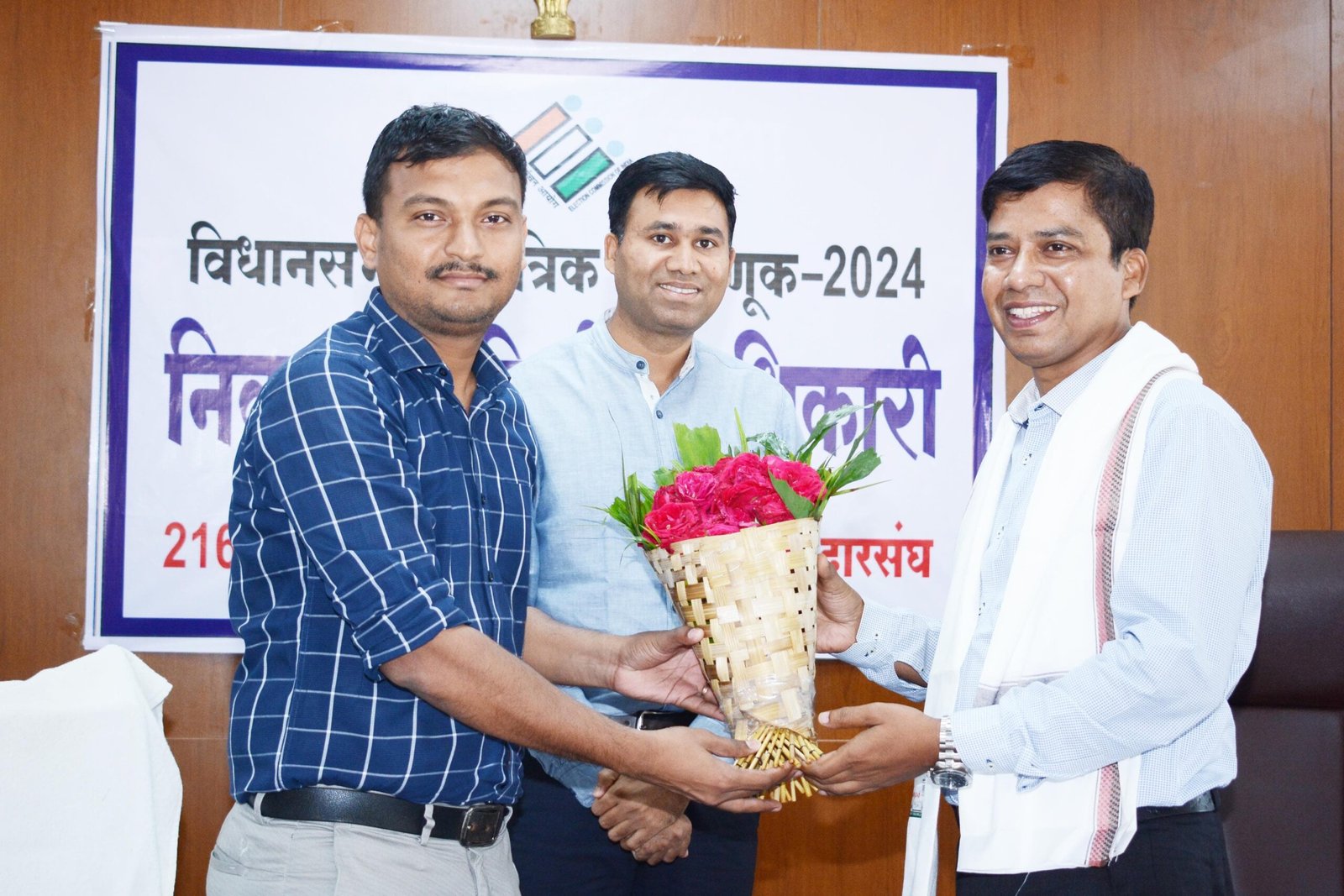 खर्च निरीक्षकांनी घेतला अकोले मतदारसंघातील खर्च विषयक कामकाजाचा आढावा