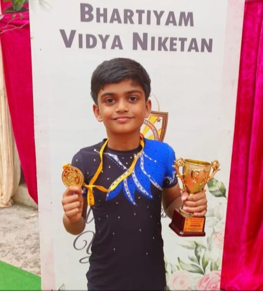 ध्रुव ग्लोबल स्कूल चा विद्यार्थी ईशान उगले याची एरोबिक्स मध्ये दैदीप्यमान कामगिरी