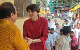 यश पिचड यांनी घडविले सुसंस्कृत पणाचे दर्शन,शुभेच्छा रॅली मध्ये डॉ.किरण लहामटे यांना शुभेच्छा देत घेतले दर्शन
