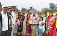डॉ. विश्वासराव आरोटे यांच्या वाढदिवसानिमित्त ऊस तोडणी महिला कामगारांना साडी व साहित्य वितरण!