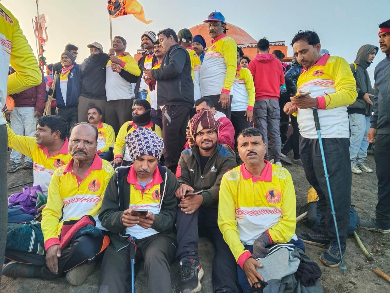 राज्यातील ५० दिव्यांगांचे नव वर्ष स्वागत कळसूबाई शिखरावर,बारा दिव्यांगाना दिव्यांग ऊर्जा पुरस्कार प्रदान.