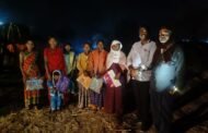 अगस्ती सहकारी साखर कारखान्याच्या महिला ऊस तोडणी कामगारांना डॉ. विश्वासराव आरोटे यांच्याकडून साडी व स्वेटरचे वाटप!