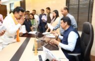 अकोले तालुक्यातून रेल्वे जाण्यासाठी आमदार डॉ किरणजी लहामटे साहेबांची मुख्यमंत्र्यांना हात जोडून विनंती
