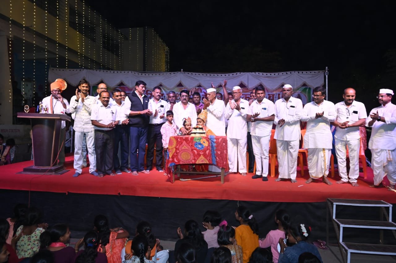 कळस जिप शाळेचा वर्धापन दिन केक कापून साजराआकर्षक रोषणाई, स्नेहसंमेलन