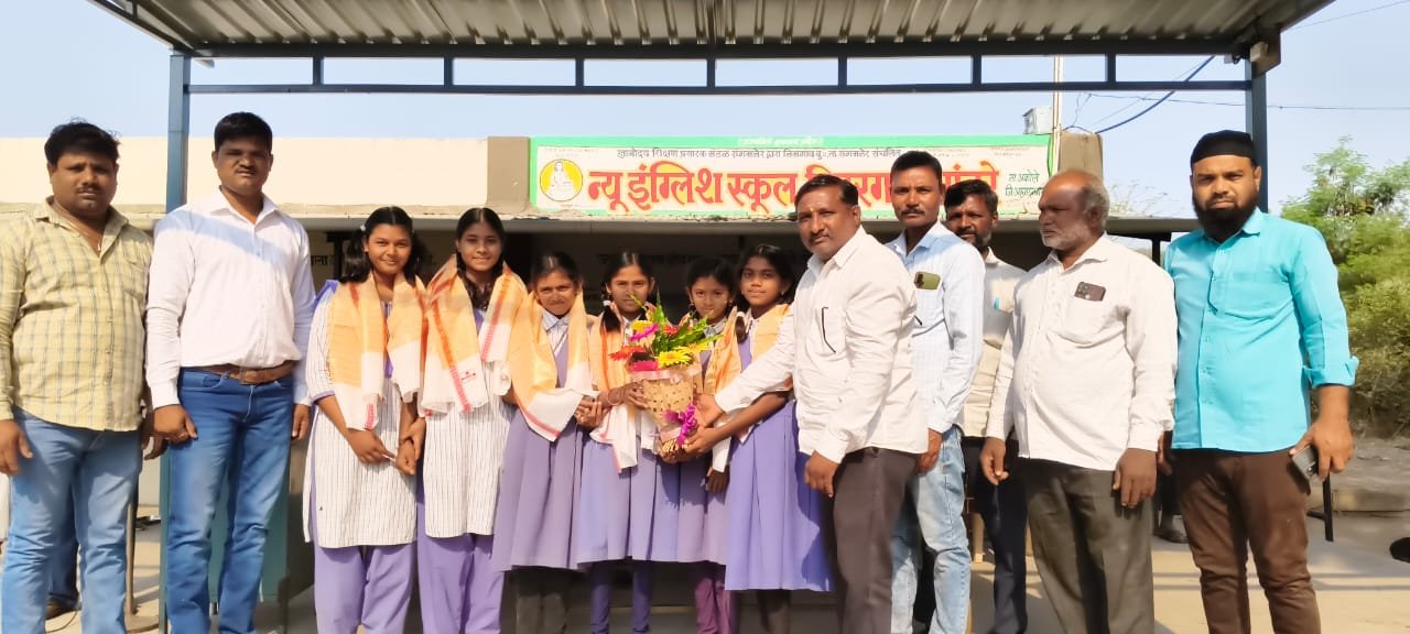 आम्ही हिवरगावकर मित्र मंडळांच्या वतीने सांस्कृतिक व क्रीडा स्पर्धेत राज्यात प्रथम क्रमांक मिळाल्याबद्दल सन्मानचिन्ह देऊन सत्कार