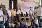 विद्यार्थिनींनी योग्य व सकस आहारावर लक्ष केंद्रित करावे- डॉ.रविंद्र डावरे