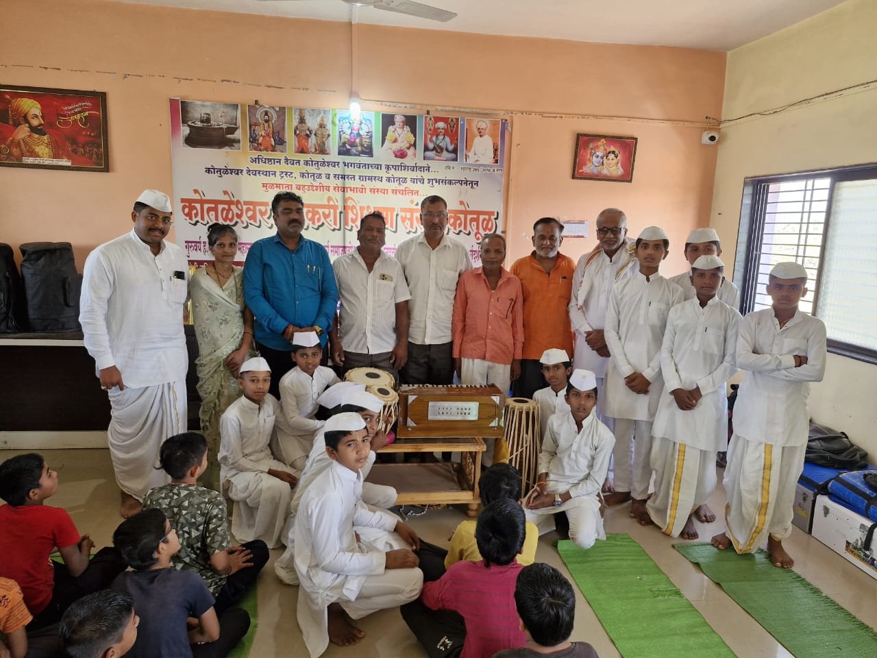 पार्वती आजींच्या प्रथम पुण्य स्मरणानिमित्त कोतुळेश्वर शिक्षण संस्थेतील विद्यार्थ्यांना संगीत साहित्य वाटप!