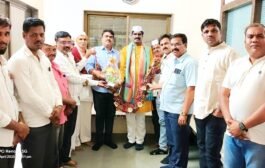 यशोमंदिर पतसंस्थेचे नवनिर्वाचित चेअरमन भानुदास आरोटे यांचा डॉ. विश्वासराव आरोटे यांच्या हस्ते गौरवपूर्ण सत्कार!