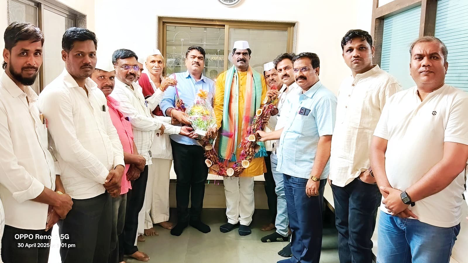 यशोमंदिर पतसंस्थेचे नवनिर्वाचित चेअरमन भानुदास आरोटे यांचा डॉ. विश्वासराव आरोटे यांच्या हस्ते गौरवपूर्ण सत्कार!
