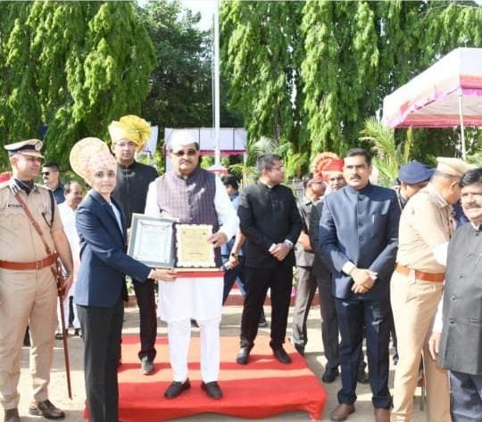 कु.फिजा सय्यद हिला पालकमंत्र्यांच्या हस्ते जिल्हा क्रीडा पुरस्कार प्रदान !