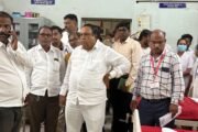 खा.वाकचौरे यांनी केली राजूर येथील काविळीच्या रुग्णांच्या तब्येतीची चौकशी