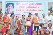 जिल्हा परिषद प्राथमिक शाळेच्या शिक्षिकेला पालकांनी दिली चक्क स्कुटी मोटार सायकल..