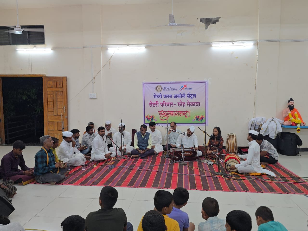 भक्तिमय व राष्ट्रभक्ती पर सुरेल गीतांनी रोटरी क्लब अकोले सेन्ट्रल च्या परिवाराचा स्नेह मेळावा संपन्न