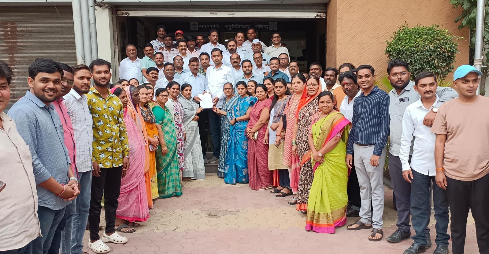 संगमनेर शहरातील प्रलंबित प्रश्नांबाबत नागरिक आक्रमक, नागरिकांच्या समस्या सोडवण्यासाठी प्रभावी उपाययोजना करा