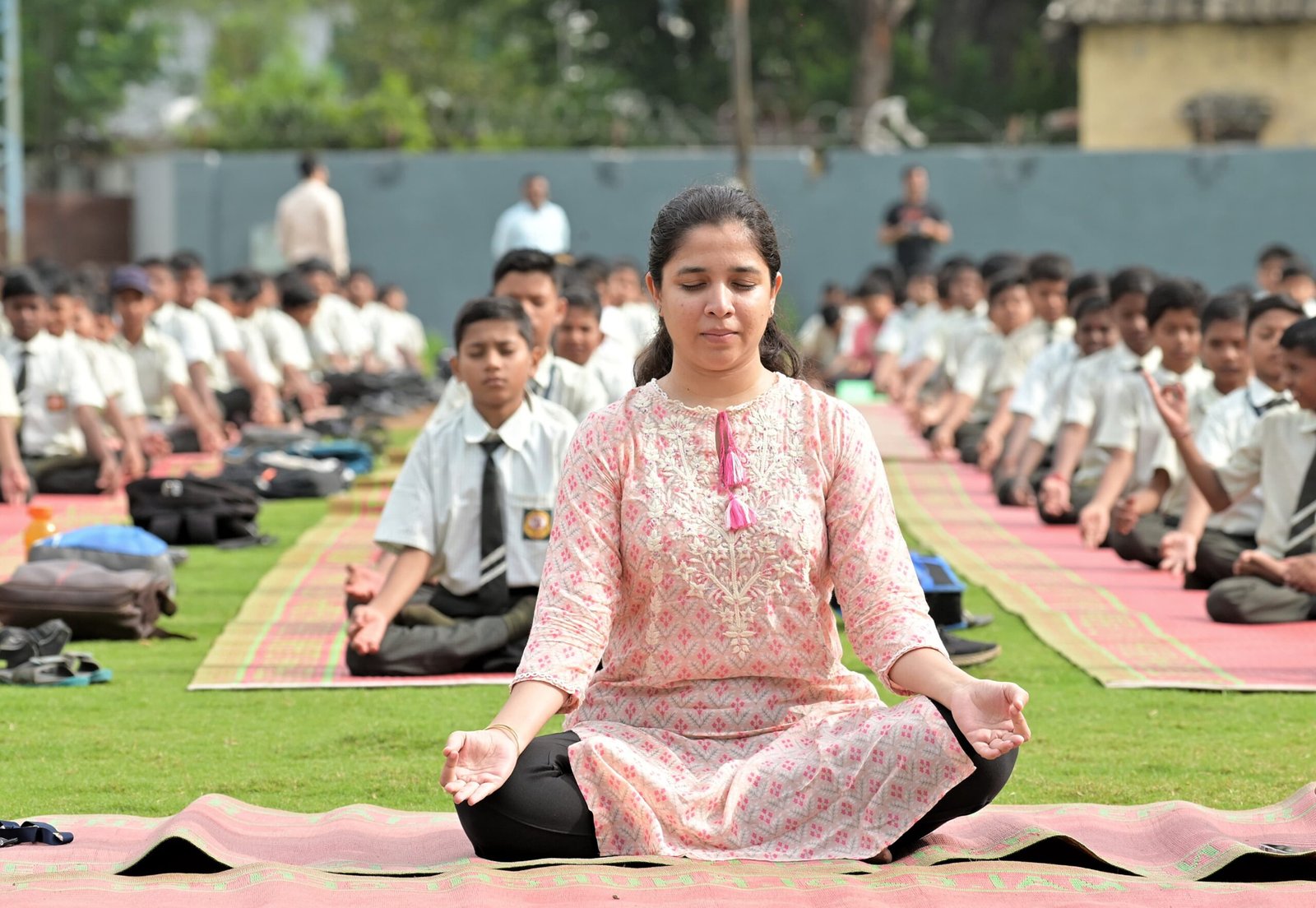 थोरात क्रीडा संकुलात 4000 विद्यार्थ्यांच्या सहभागात योगा शिबिर संपन्न