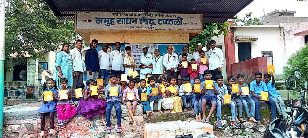 शिक्षणप्रेमी समीर सय्यद यांच्याकडून टाकळी शाळेस अनोखी भेट