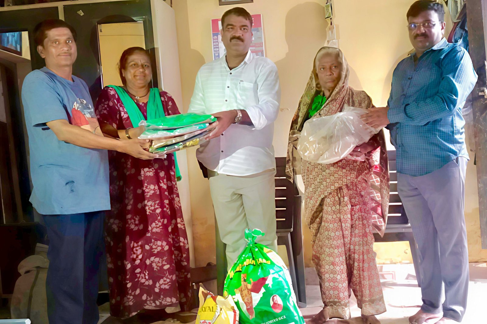 भेटवस्तू रूपाने मदतीचा हात : पत्रकार संपतराव वैरागर यांना महाराष्ट्र राज्य पत्रकार संघाची माणुसकीची साथ!