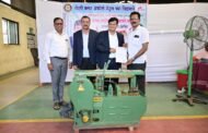 उद्योजक माणिकराव डावरे यांच्याकडून अकोले आय टी आय ला 1 लाख किमतीचे हॅक सॉ मशीन भेट