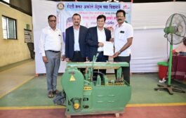 उद्योजक माणिकराव डावरे यांच्याकडून अकोले आय टी आय ला 1 लाख किमतीचे हॅक सॉ मशीन भेट