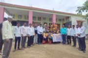 कर्मचारी आणि व्यावसायिक फाउंडेशन देवठाण यांच्या वतीने शालेय साहित्य वाटप..