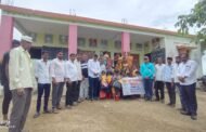 कर्मचारी आणि व्यावसायिक फाउंडेशन देवठाण यांच्या वतीने शालेय साहित्य वाटप..