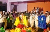 अगस्ती आश्रम पायी पालखी सोहळ्यात रेनकोट वाटप : डॉ. विश्वासराव आरोटे यांचा स्तुत्य उपक्रम!