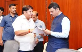 मूख्यमंत्री फडणवीस यांचे माजी आ.वैभवराव पिचड यांनी तालुक्यातील विविध प्रश्नांवर वेधले लक्ष