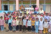 नवलेवाडी जिल्हा परिषद शाळा लय भारी…पहिलीच्या वर्गात विद्यार्थ्यांनी पार केली शंभरी!