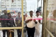 डॉ. विश्वासराव आरोटे यांच्या हस्ते स्वराज्य स्पोर्ट्स अँड ट्रेकिंग शॉपचे भव्य उद्घाटन संपन्न : क्रीडाप्रेमींसाठी नवे व्यासपीठ उघडले!