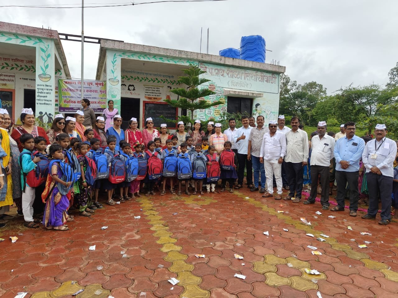 अमास सेवा ग्रुप मुंबई व रसलियारा ग्रुप ककरवा मुंबई यांच्या तर्फे खिरविरे बिटात ३७९ विद्यार्थ्यांना शालेय साहित्य वाटप.