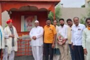 नानजी भाई ठक्कर यांच्या हस्ते ध्वजारोहण सोहळा व समाजसेवेचा संदेश – सिद्ध योगीराज लक्ष्मणगिरी महाराज संजीवन समाधी येथे भव्य कार्यक्रम!
