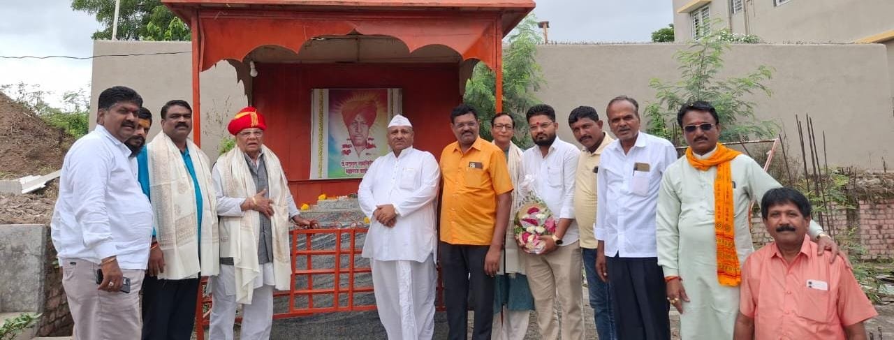 नानजी भाई ठक्कर यांच्या हस्ते ध्वजारोहण सोहळा व समाजसेवेचा संदेश – सिद्ध योगीराज लक्ष्मणगिरी महाराज संजीवन समाधी येथे भव्य कार्यक्रम!