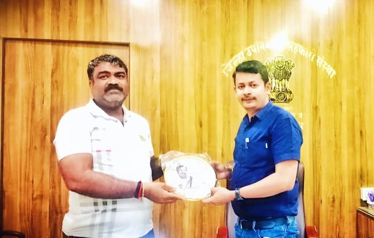 कर्ज फेडणे कर्तव्य, संस्था प्रगतीसाठी सहकार गरजेचा – जिल्हा उपनिबंधक मंगेश सुरवसे!