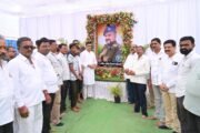 माजीमंत्री बाळासाहेब थोरात यांनी शहीद संदीप घोडेकर यांच्या कुटुंबीयांचे केले सांत्वन