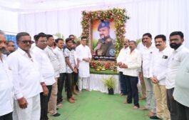 माजीमंत्री बाळासाहेब थोरात यांनी शहीद संदीप घोडेकर यांच्या कुटुंबीयांचे केले सांत्वन