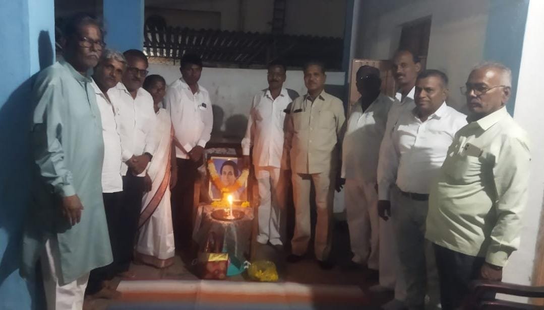प्रेमानंदजी रुपवते तथा बाबुजी हे वडिलांनी दाखवून दिलेल्या महापुरुषांच्या विचार धारेवरील चालणारे निष्ठावंत निस्वार्थी पारदर्शक कृतिशील सुस्वभावी व्यक्तिमत्त्व - अकोले महाविद्यालयाचे माजी उपप्राचार्य प्रा. प्रकाश जगताप