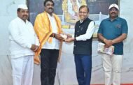 शिर्डीतील साईबाबा संस्थानाच्या वतीने डॉ. विश्वासराव आरोटे यांचा सत्कार!