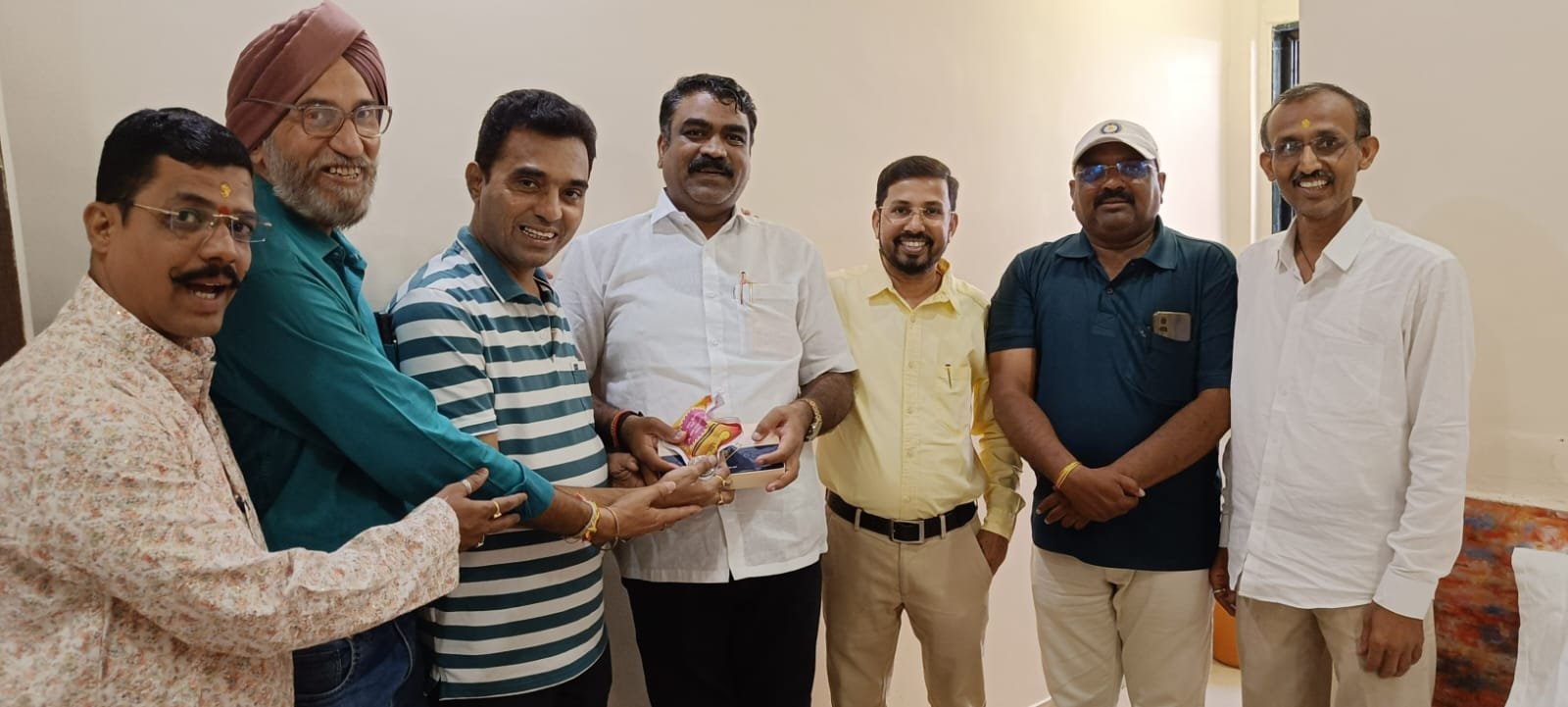 शिर्डीत मुंबईतील पत्रकार बांधवांचा सन्मान: साईबाबांच्या दर्शनाने ऊर्जा मिळते – पत्रकारांचे मनोगत!
